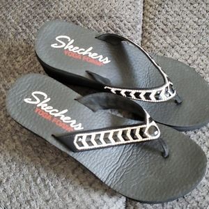 Skechers bedazzled flip flops